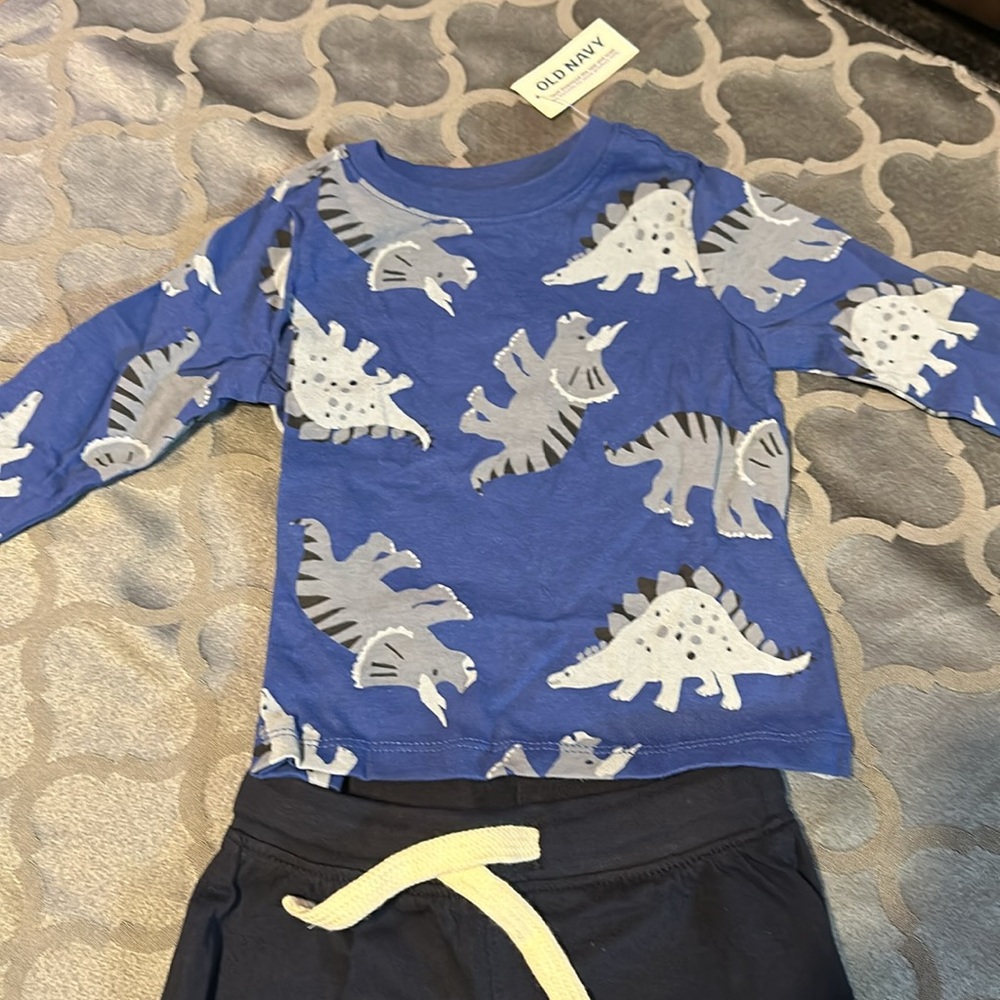 Old navy little boy 👦 pajama set size 12-18 months - Picture 2 of 8